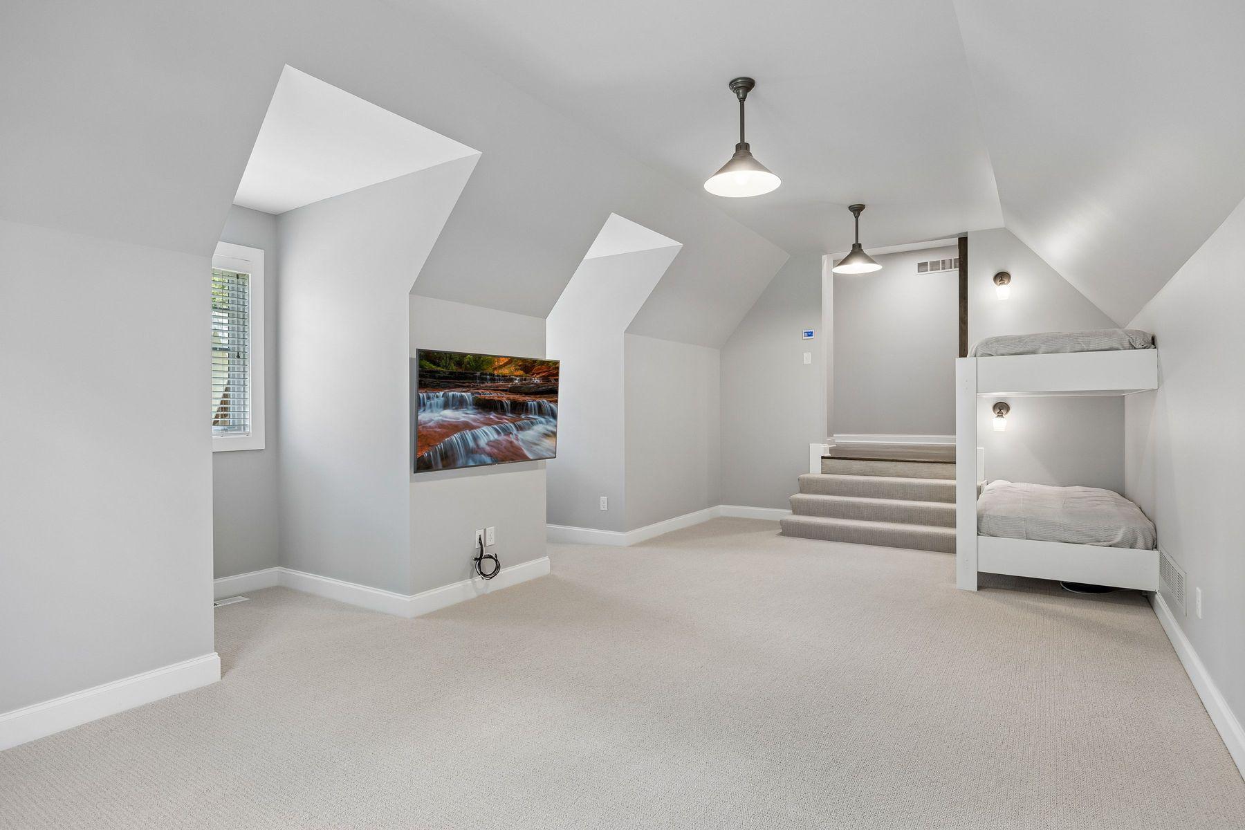 4565 Bayside Road