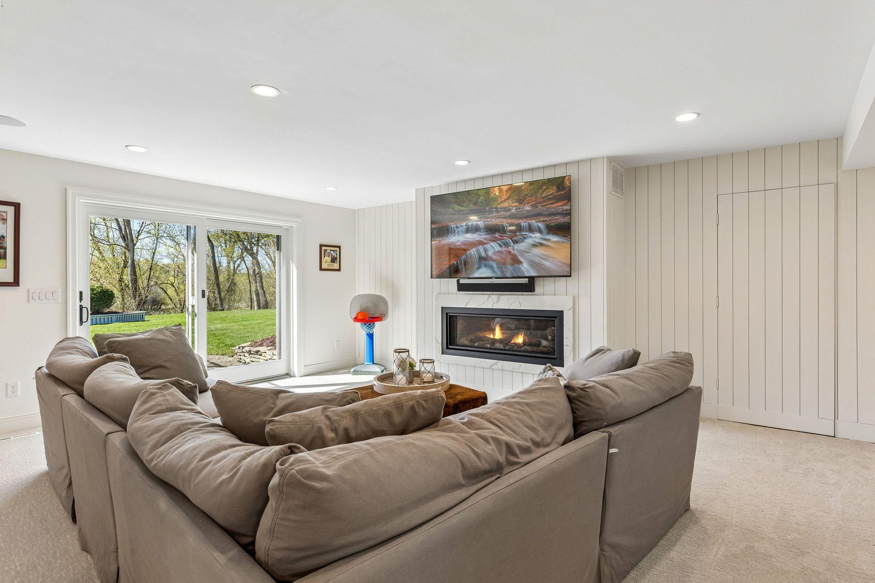 1155 Heritage Lane