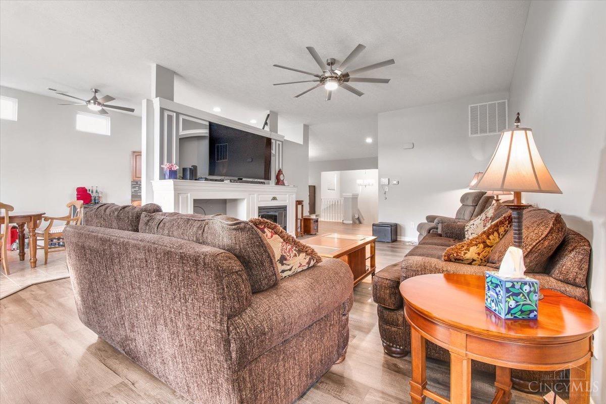 1221 Feather Trail