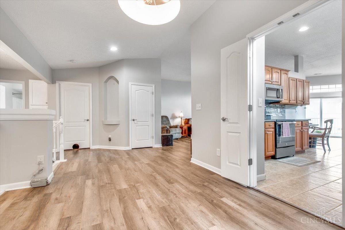1221 Feather Trail