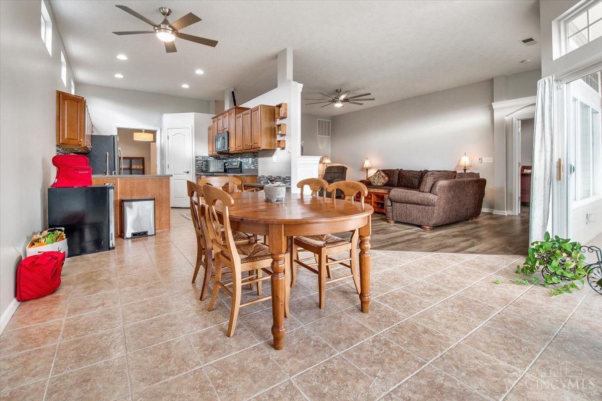 1221 Feather Trail