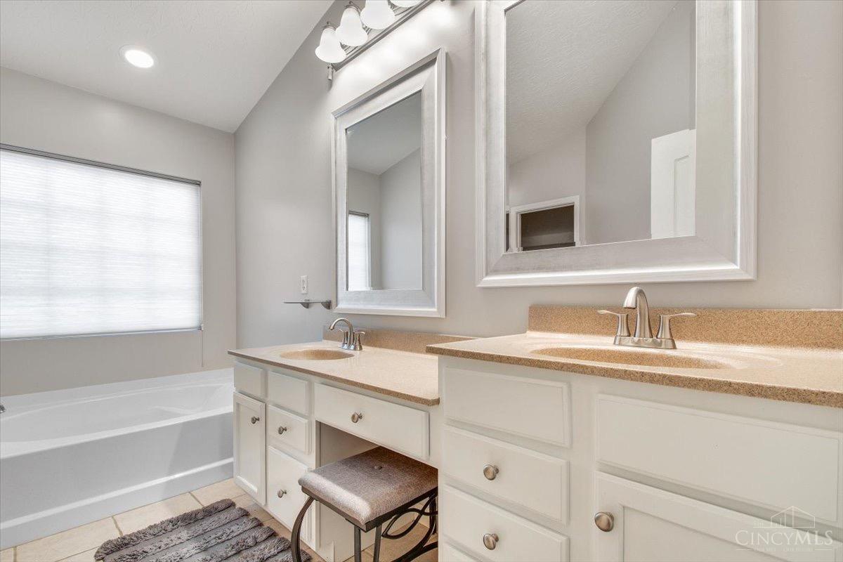 1221 Feather Trail