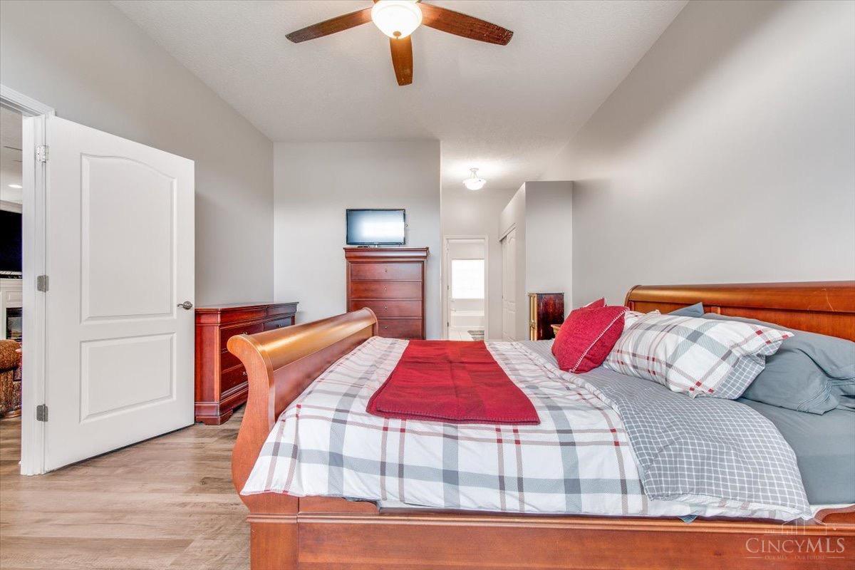 1221 Feather Trail
