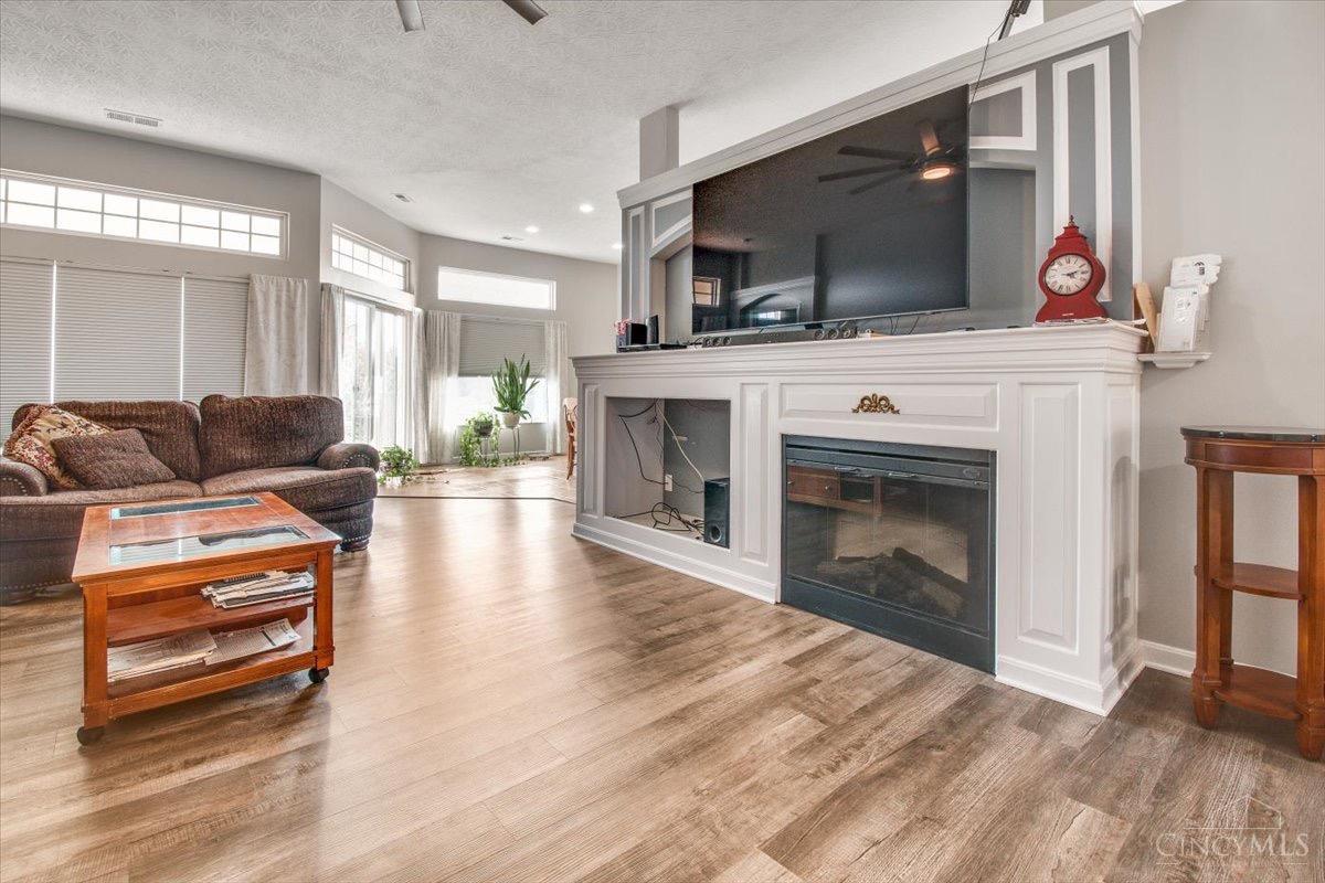 1221 Feather Trail