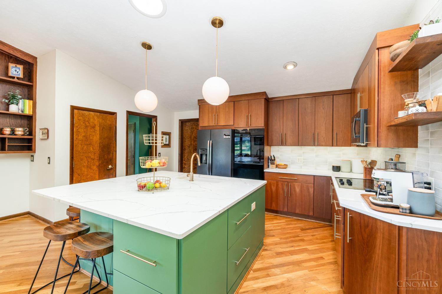 738 Wards Corner