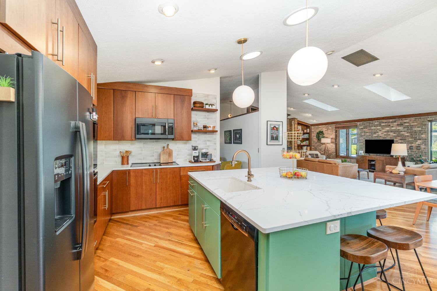 738 Wards Corner