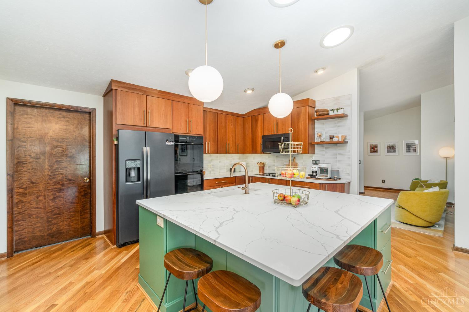738 Wards Corner