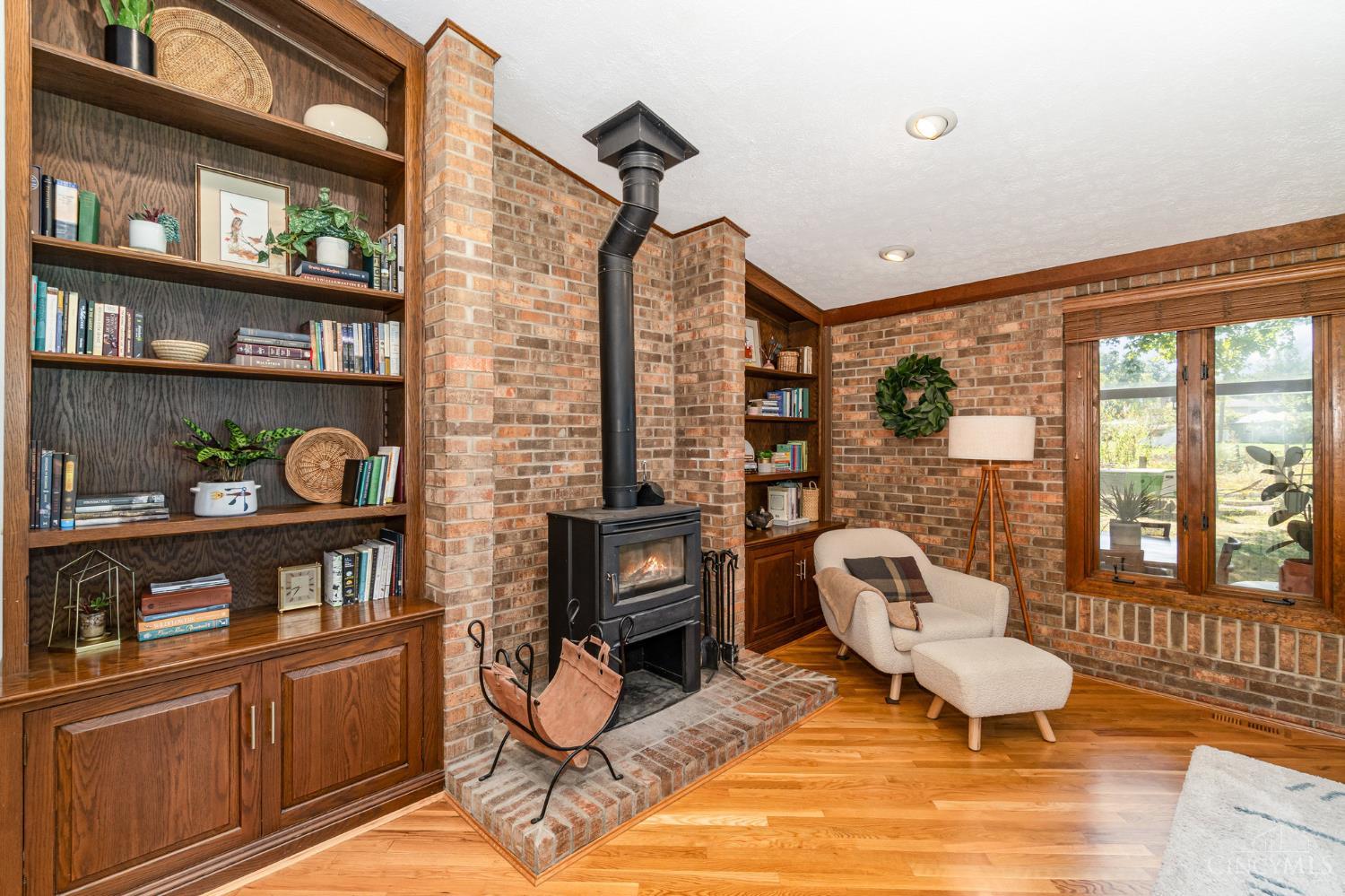 738 Wards Corner