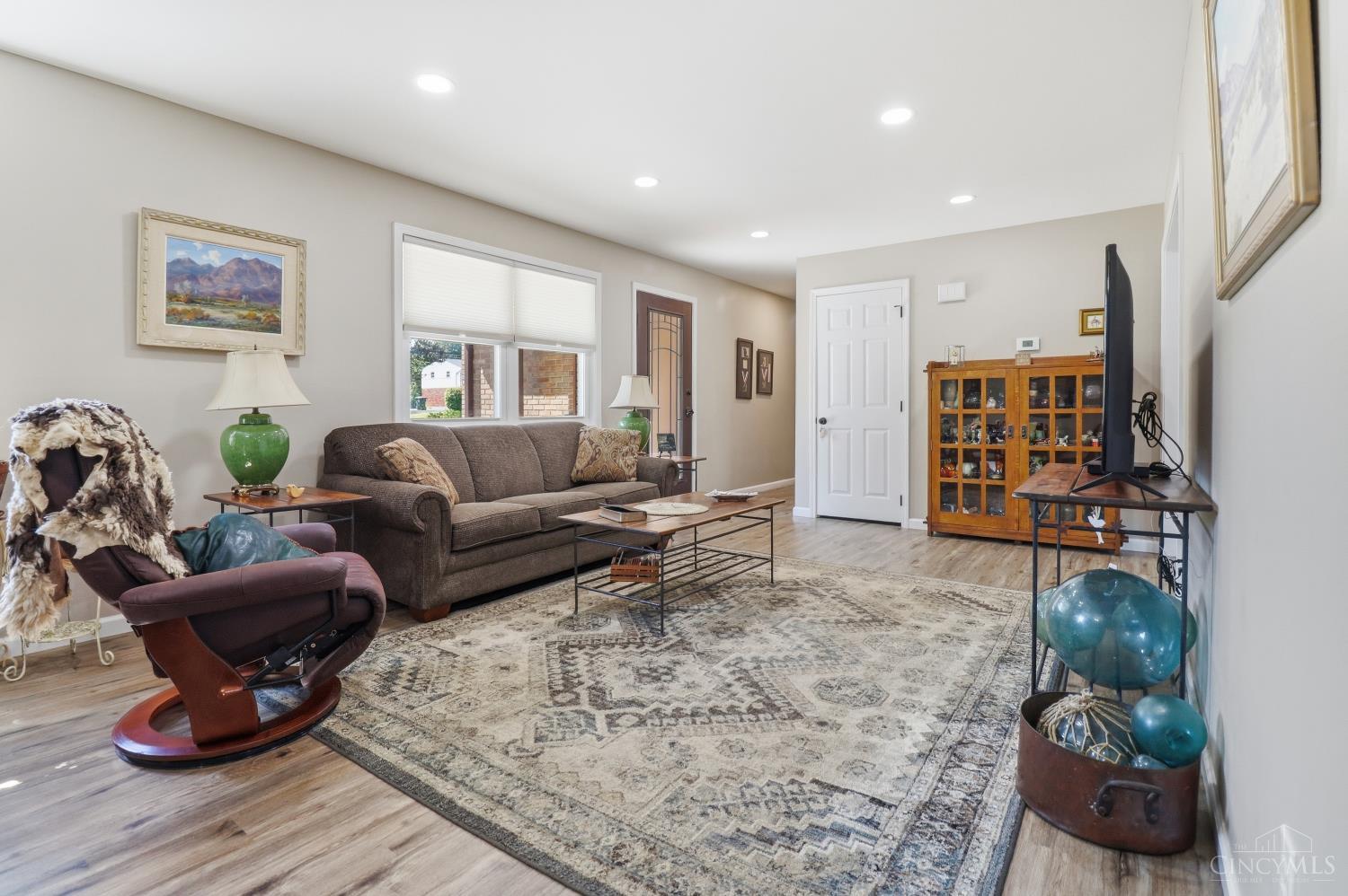 736 Wards Corner