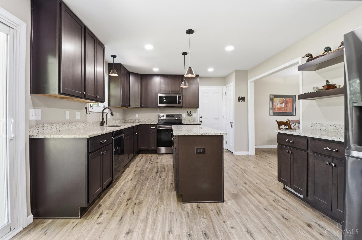 736 Wards Corner
