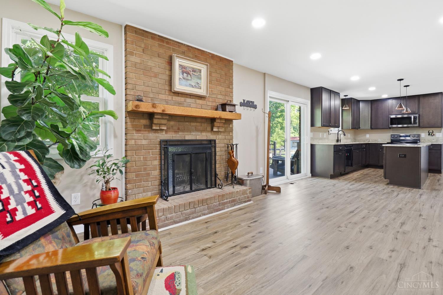 736 Wards Corner
