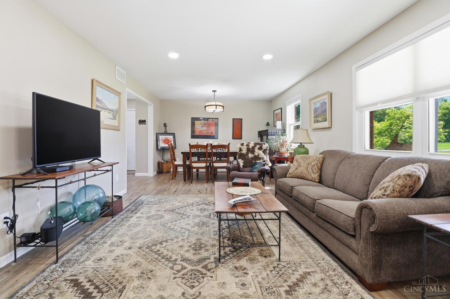 736 Wards Corner