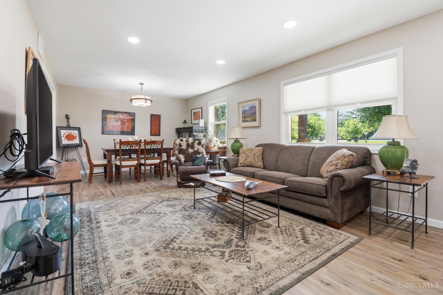 736 Wards Corner