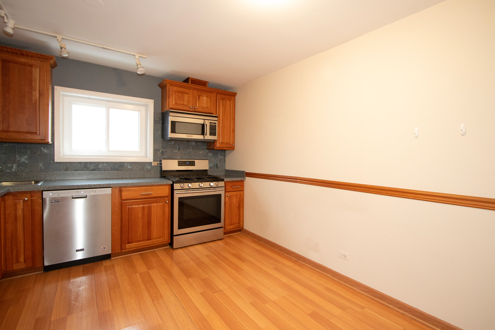 407 Ashland Avenue Unit: 4H