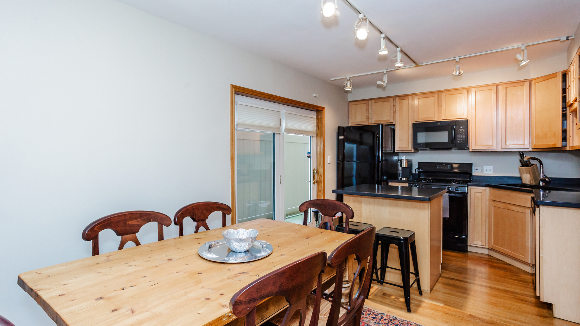 245 S Oak Park Avenue Unit: D