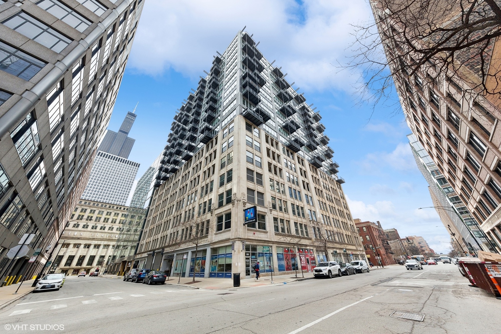 565 W Quincy Street Unit: 1017