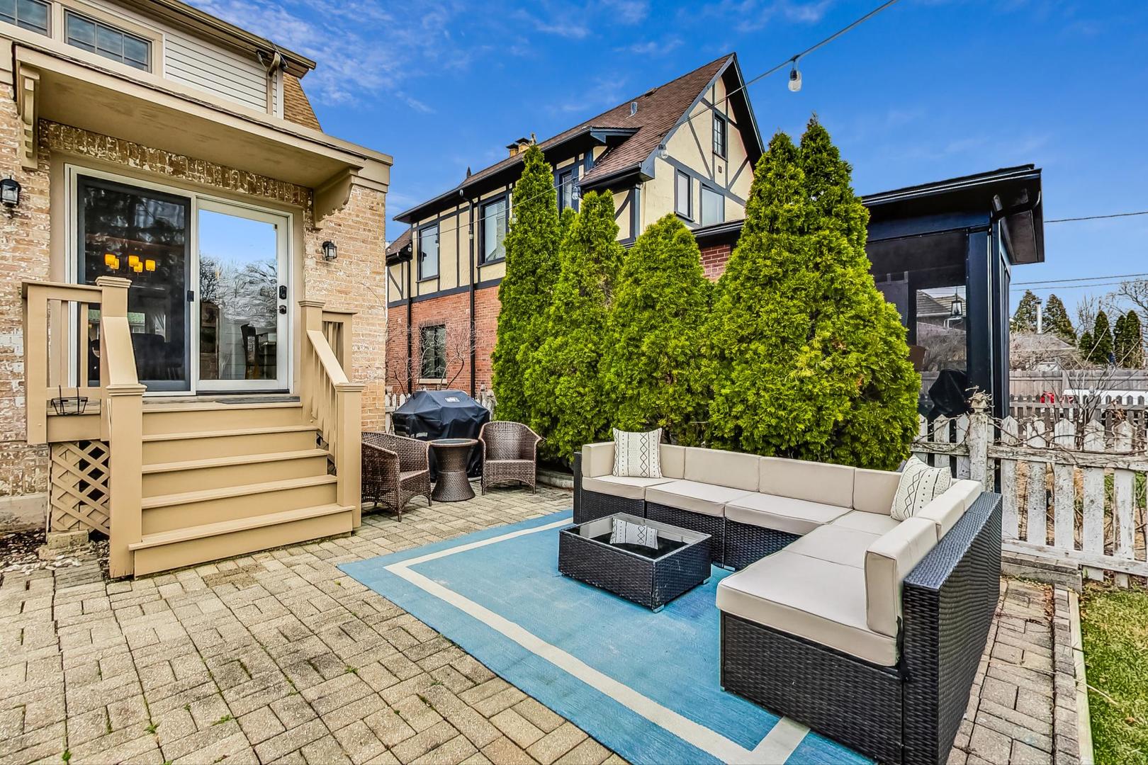 1116 Fair Oaks Avenue