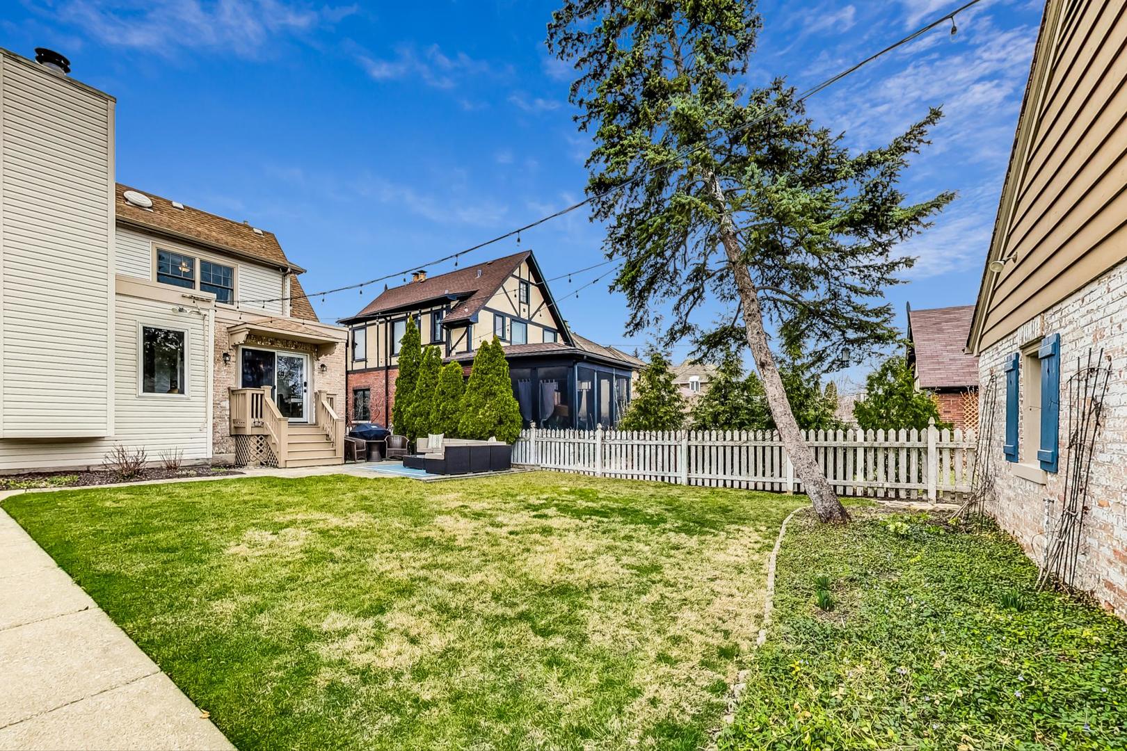 1116 Fair Oaks Avenue