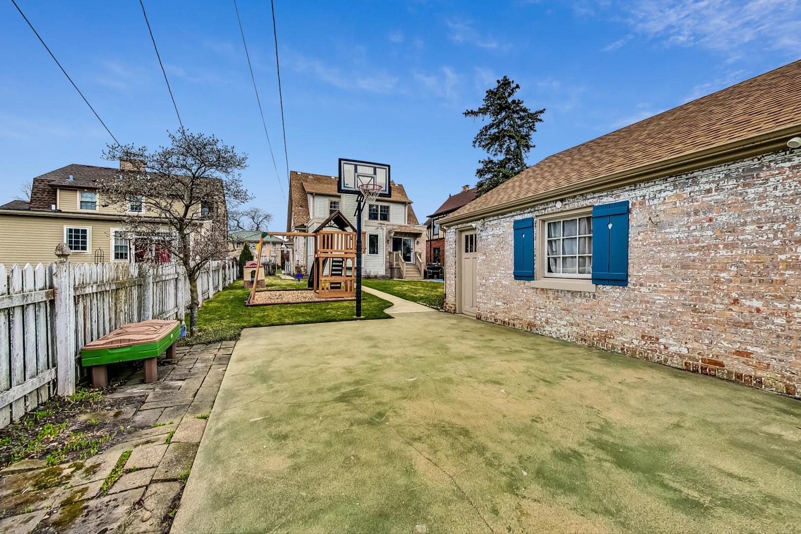 1116 Fair Oaks Avenue