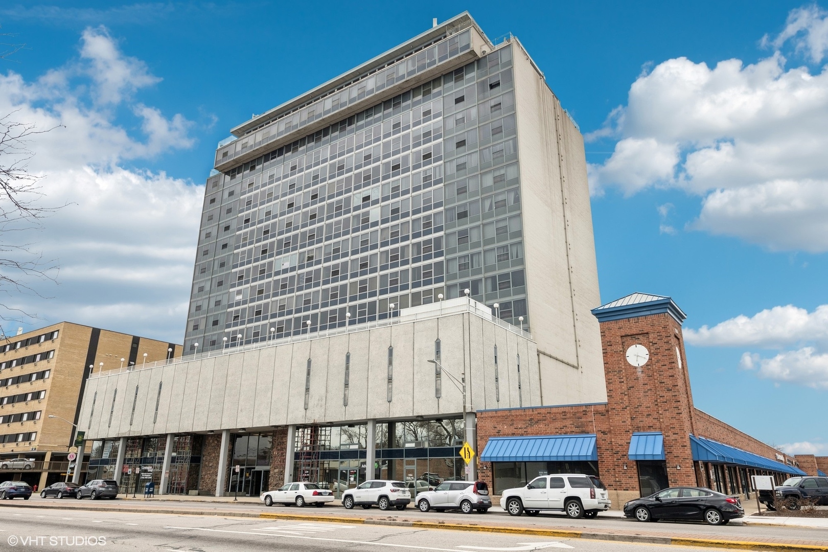 7234 North Avenue Unit: 1707