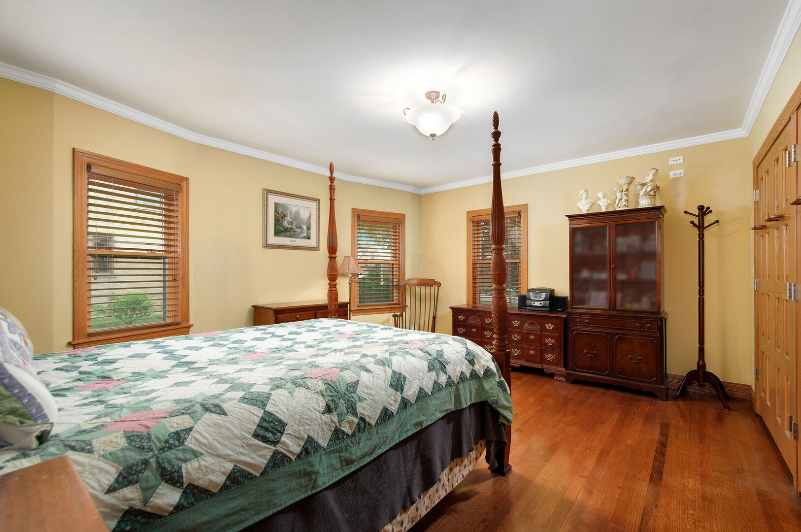 1902 N 77th Court