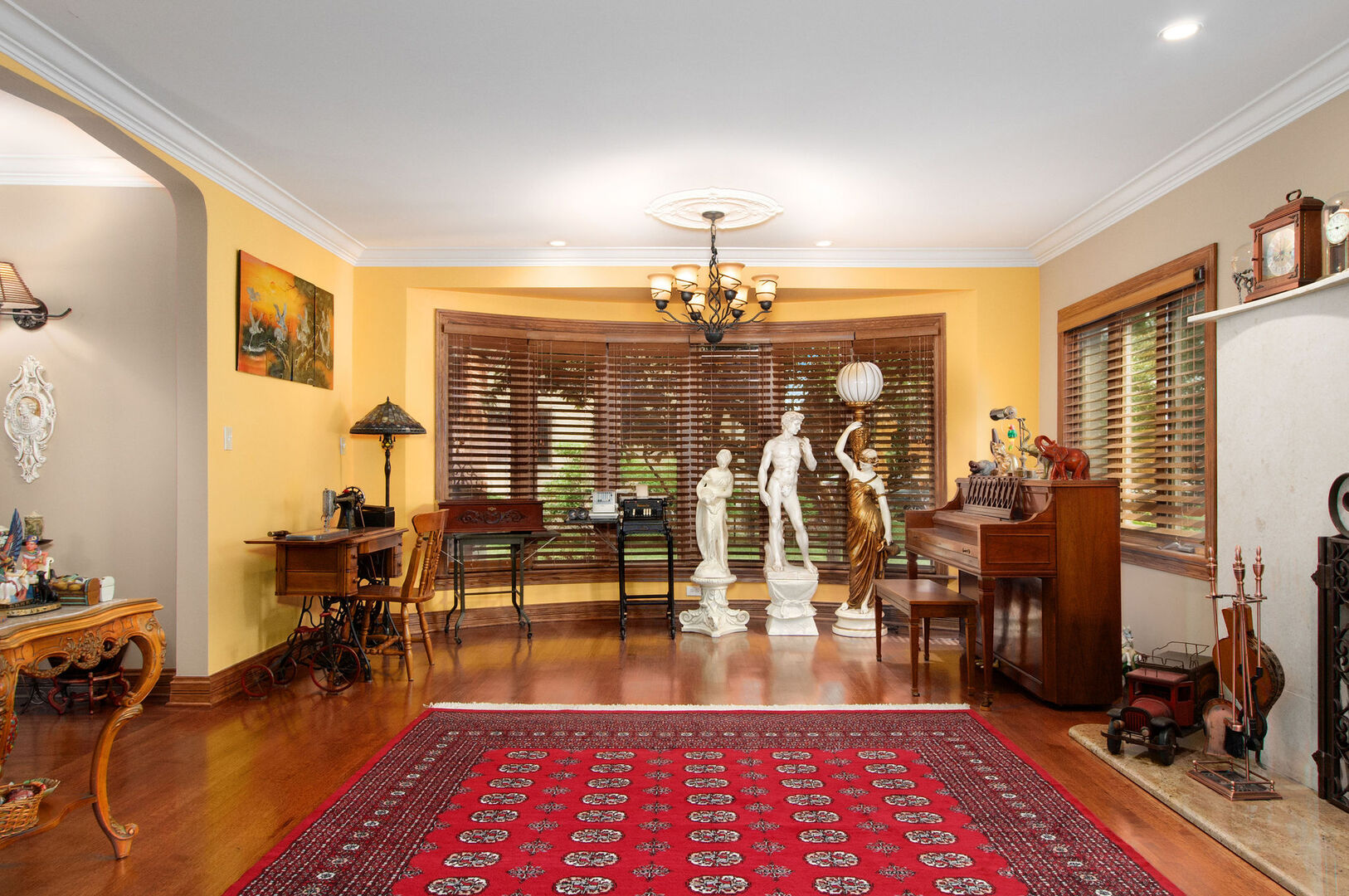 1902 N 77th Court
