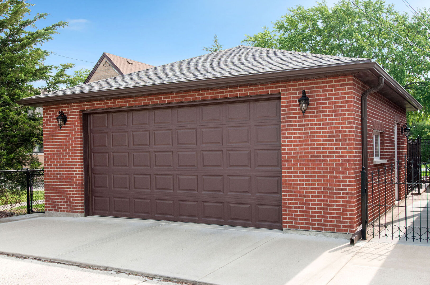 1902 N 77th Court