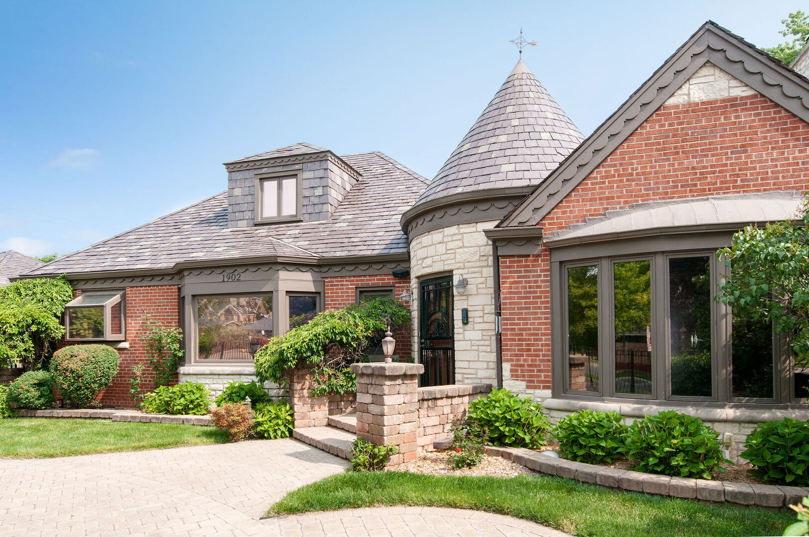 1902 N 77th Court