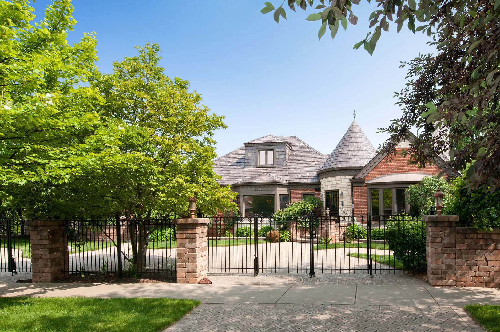 1902 N 77th Court