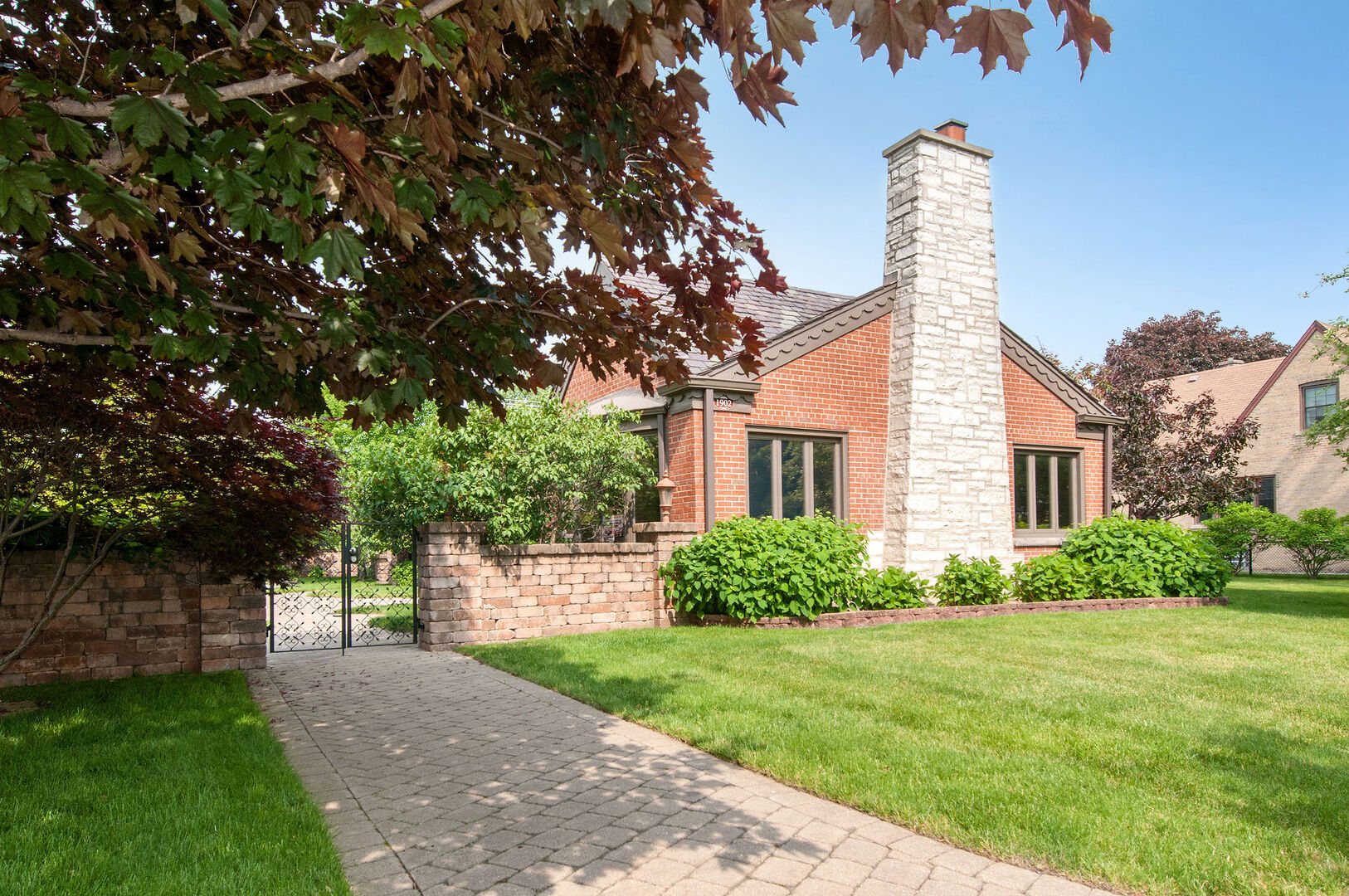 1902 N 77th Court