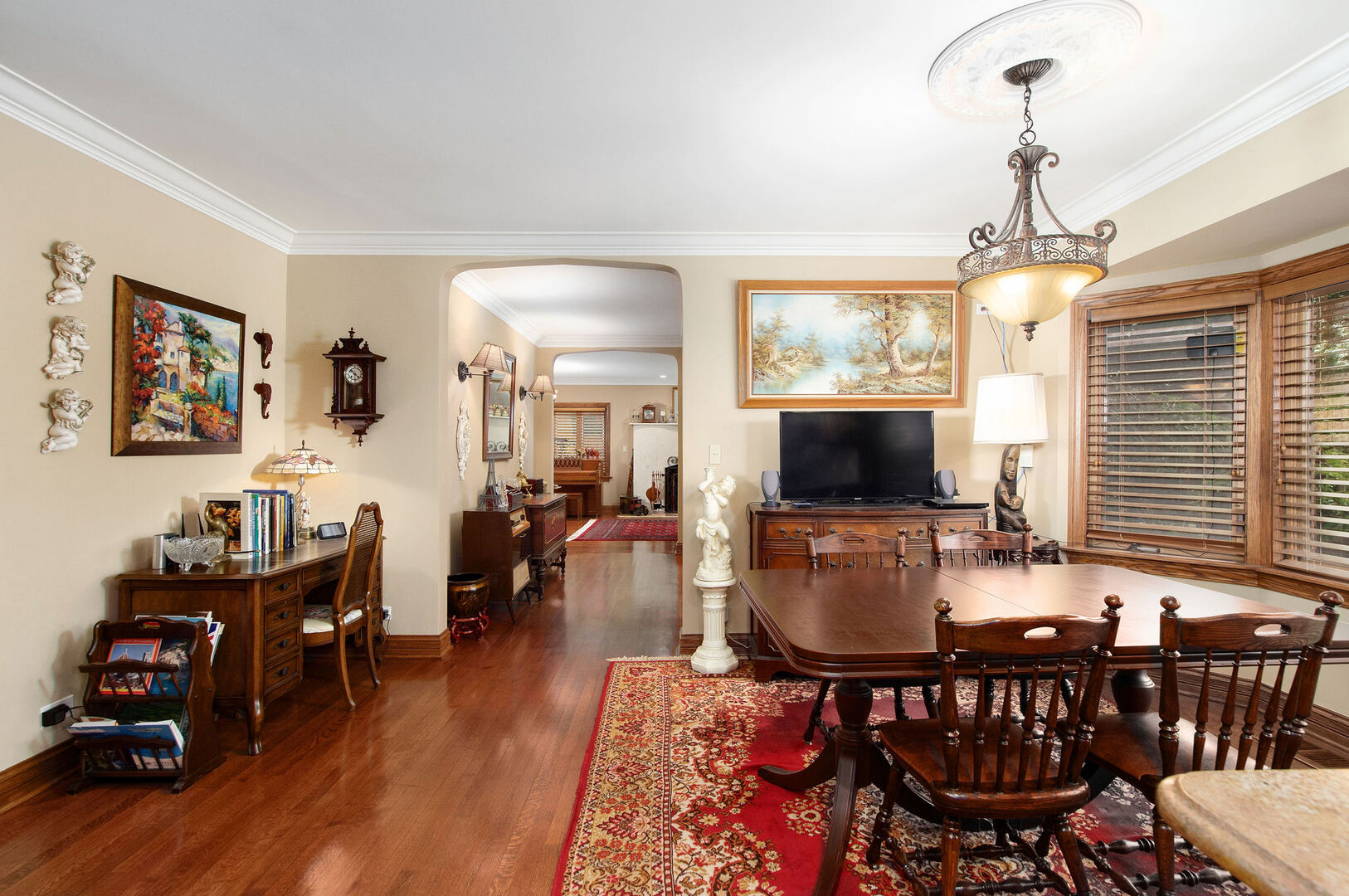 1902 N 77th Court