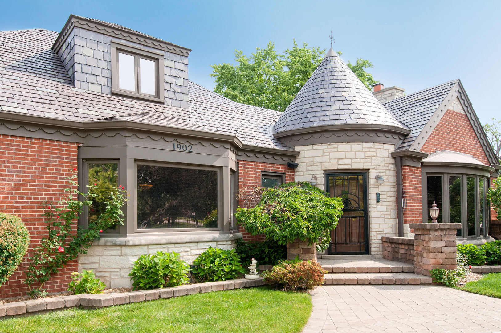 1902 N 77th Court
