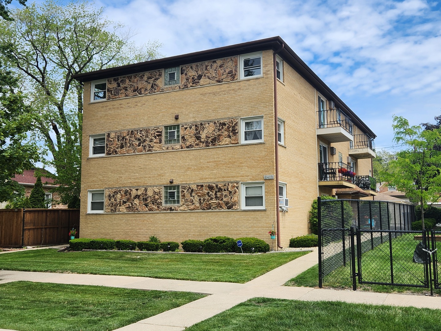 2413 N 76th Avenue Unit: 3W