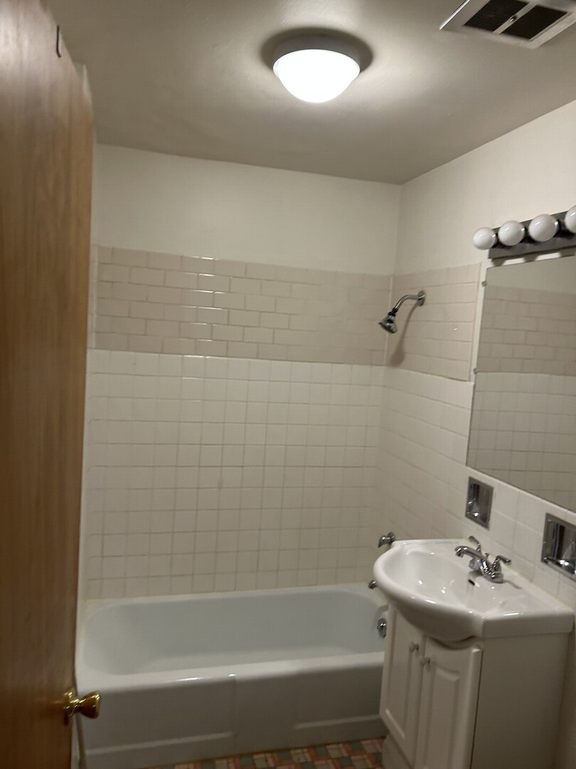 214 S Oak Park Avenue Unit: 2