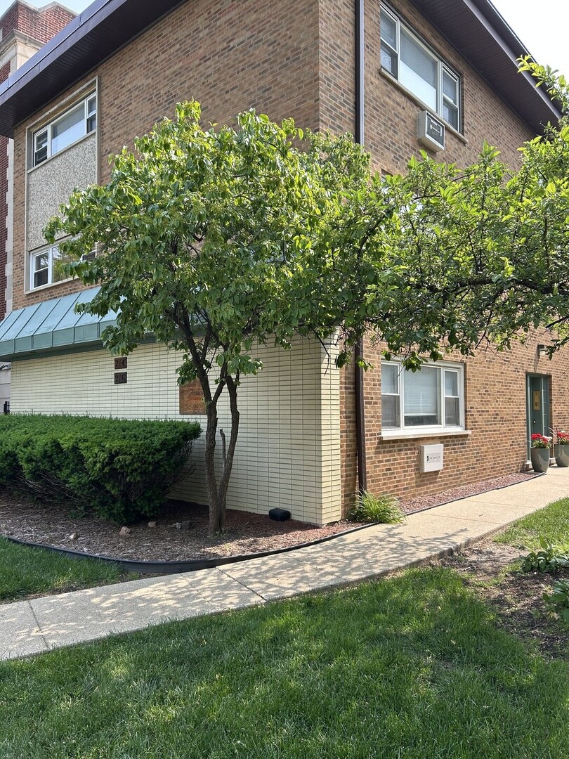 214 S Oak Park Avenue Unit: 2