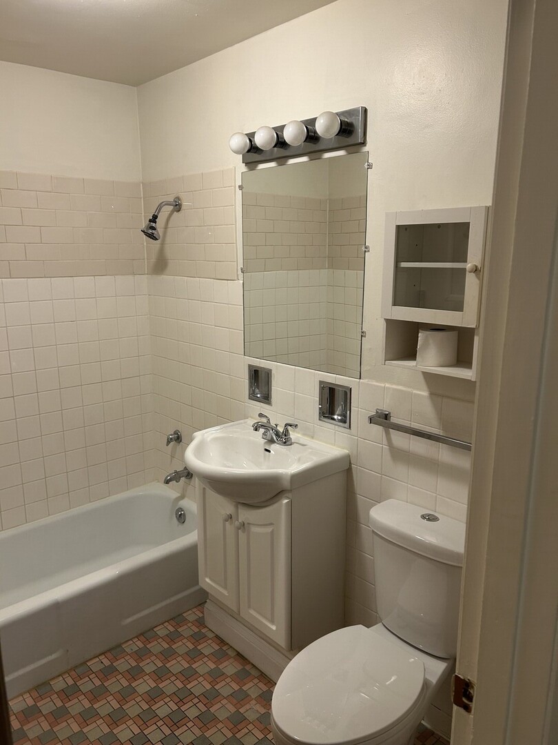 214 S Oak Park Avenue Unit: 2