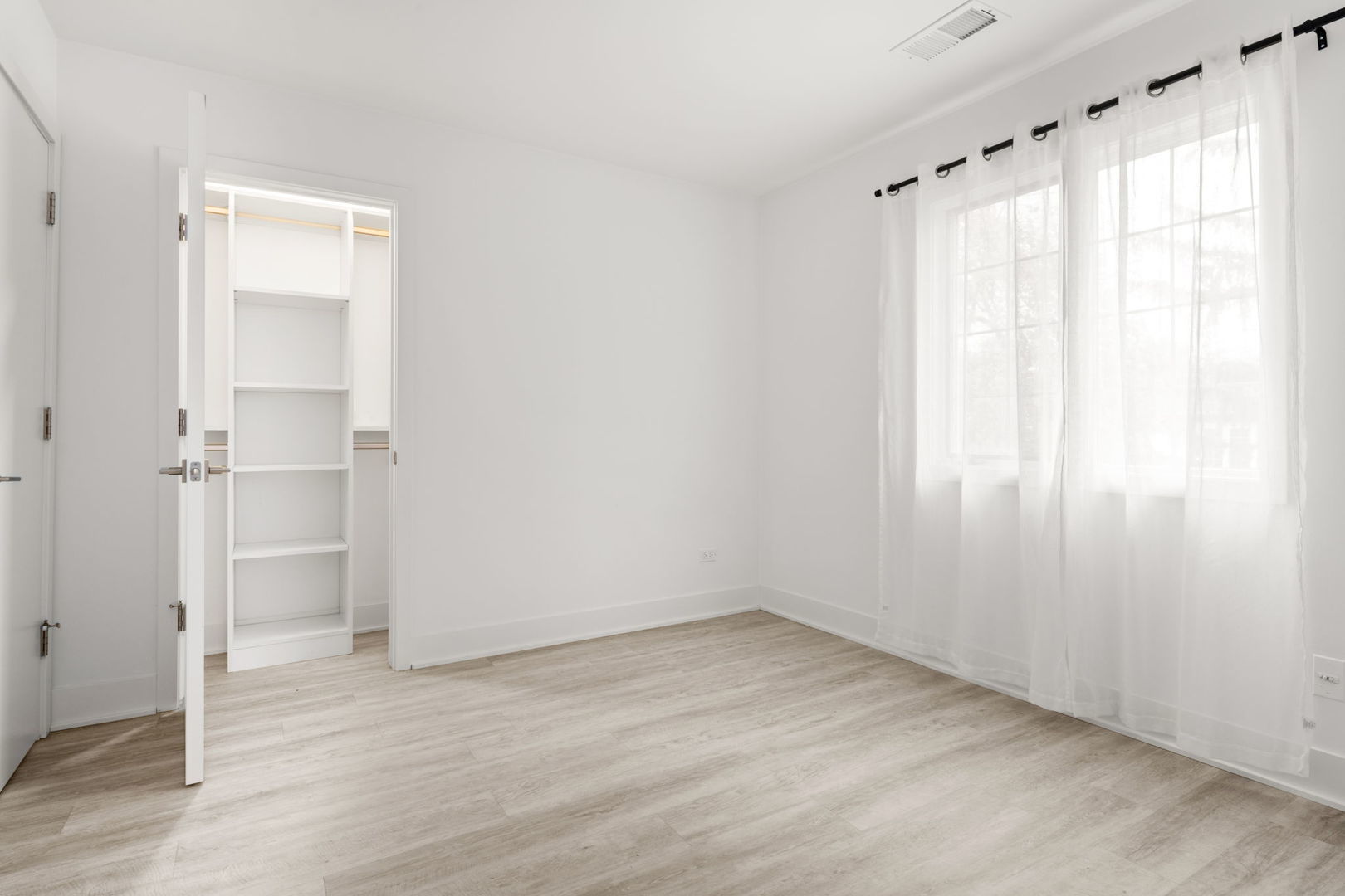 5816 Wolf Road Unit: 3B