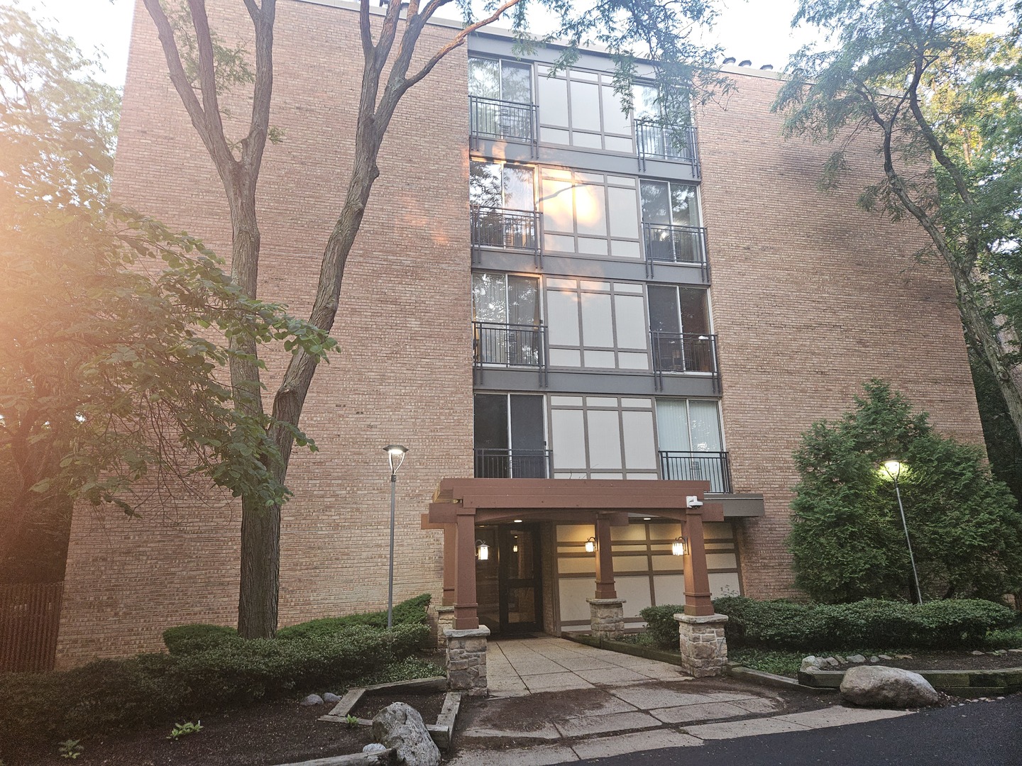 5800 Oakwood Drive Unit: 1J