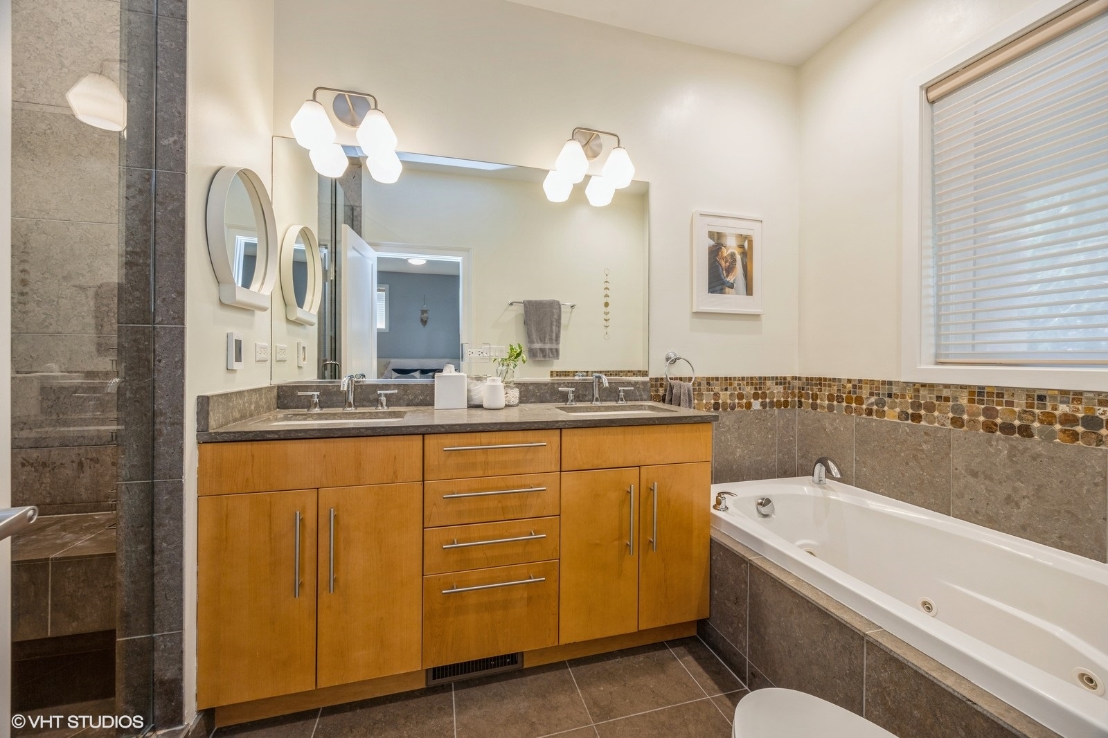 328 S Oak Park Avenue Unit: 1