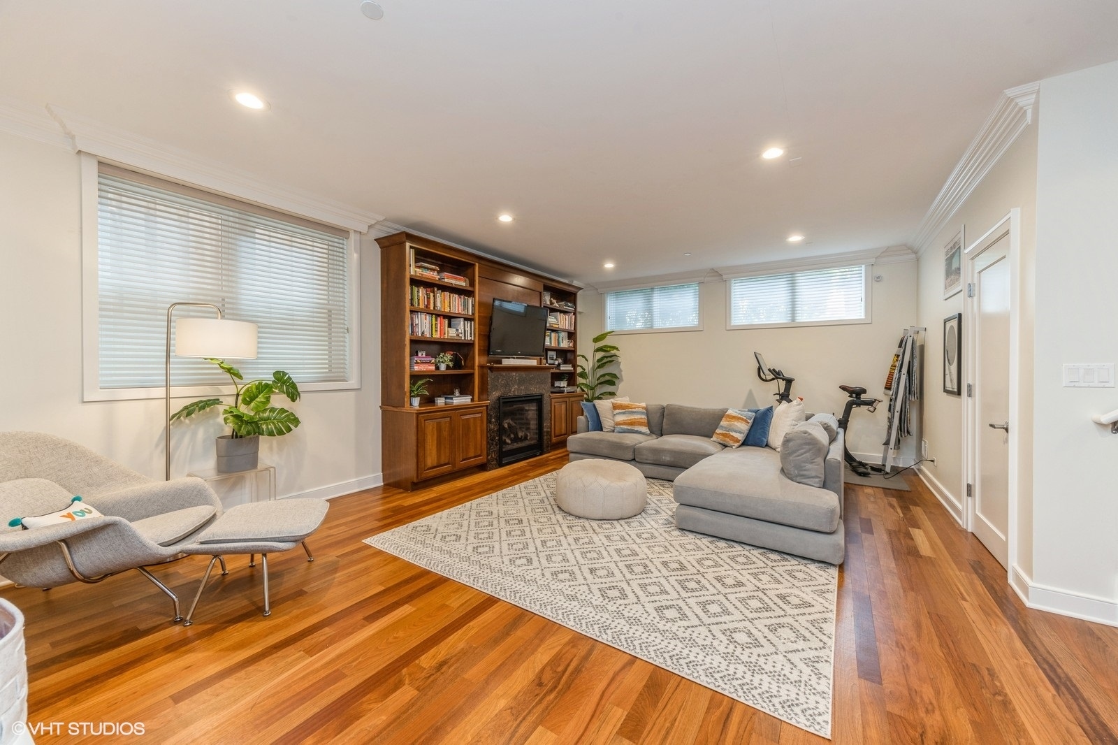 328 S Oak Park Avenue Unit: 1