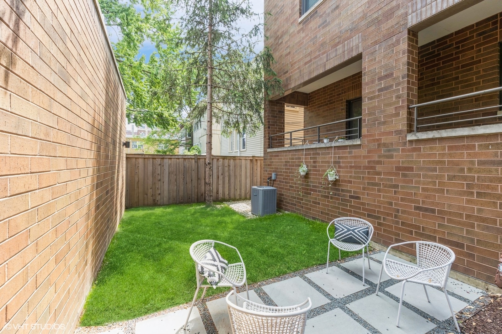 328 S Oak Park Avenue Unit: 1