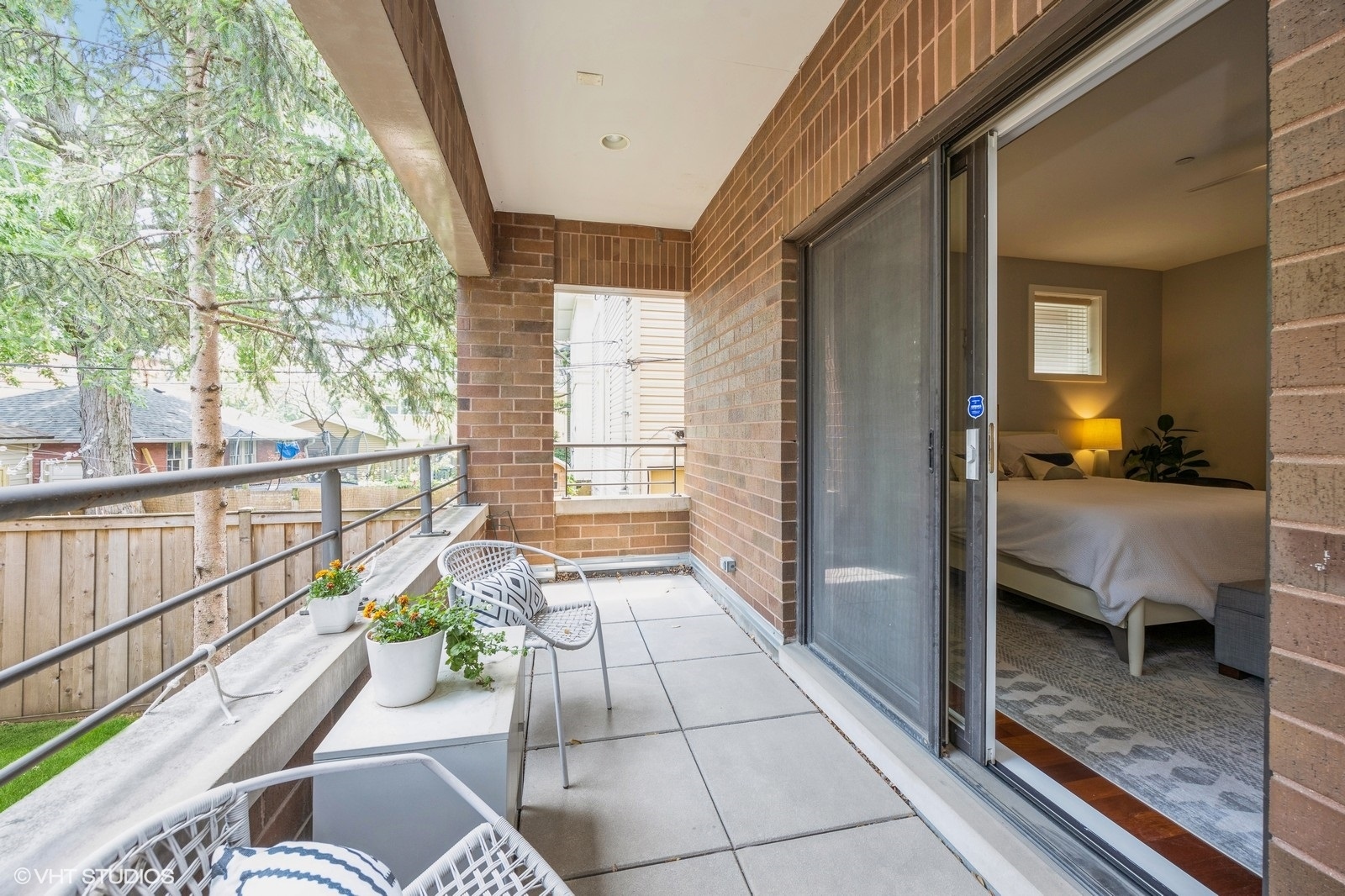 328 S Oak Park Avenue Unit: 1