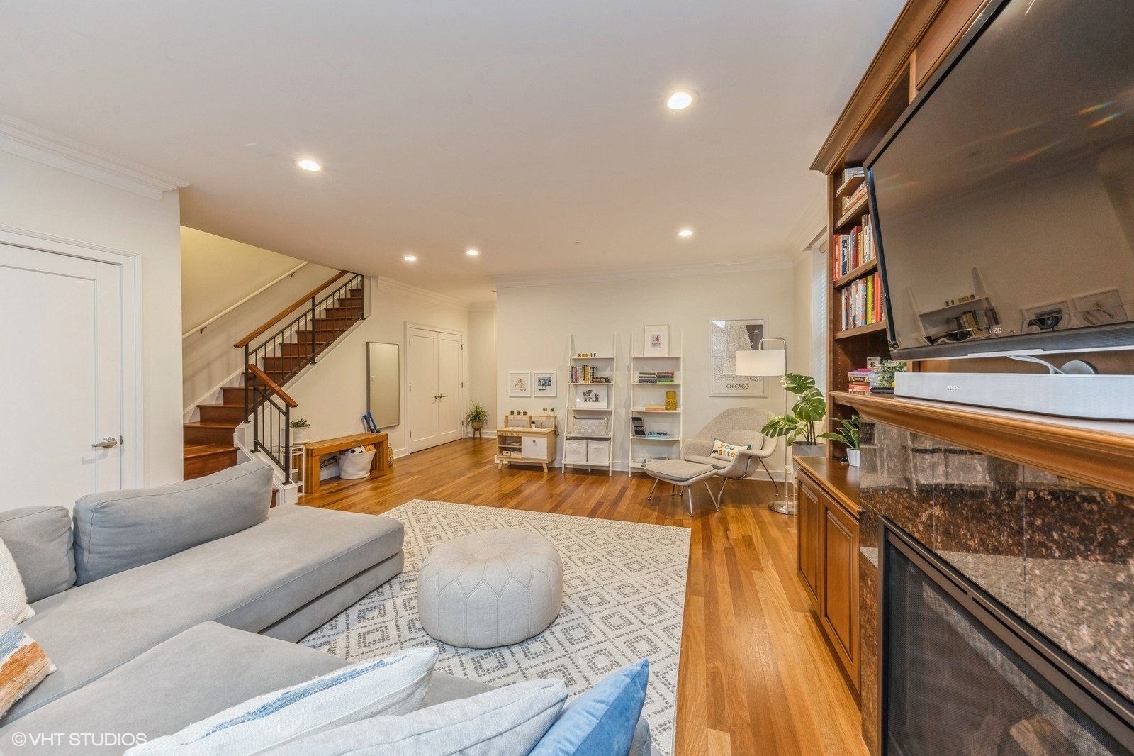 328 S Oak Park Avenue Unit: 1