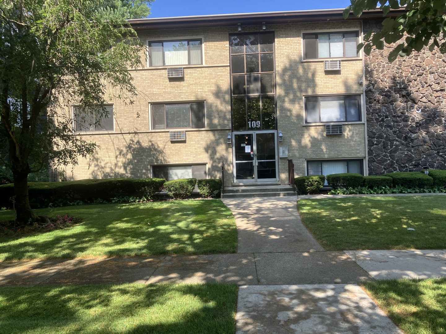 109 S Elmwood Avenue Unit: 27