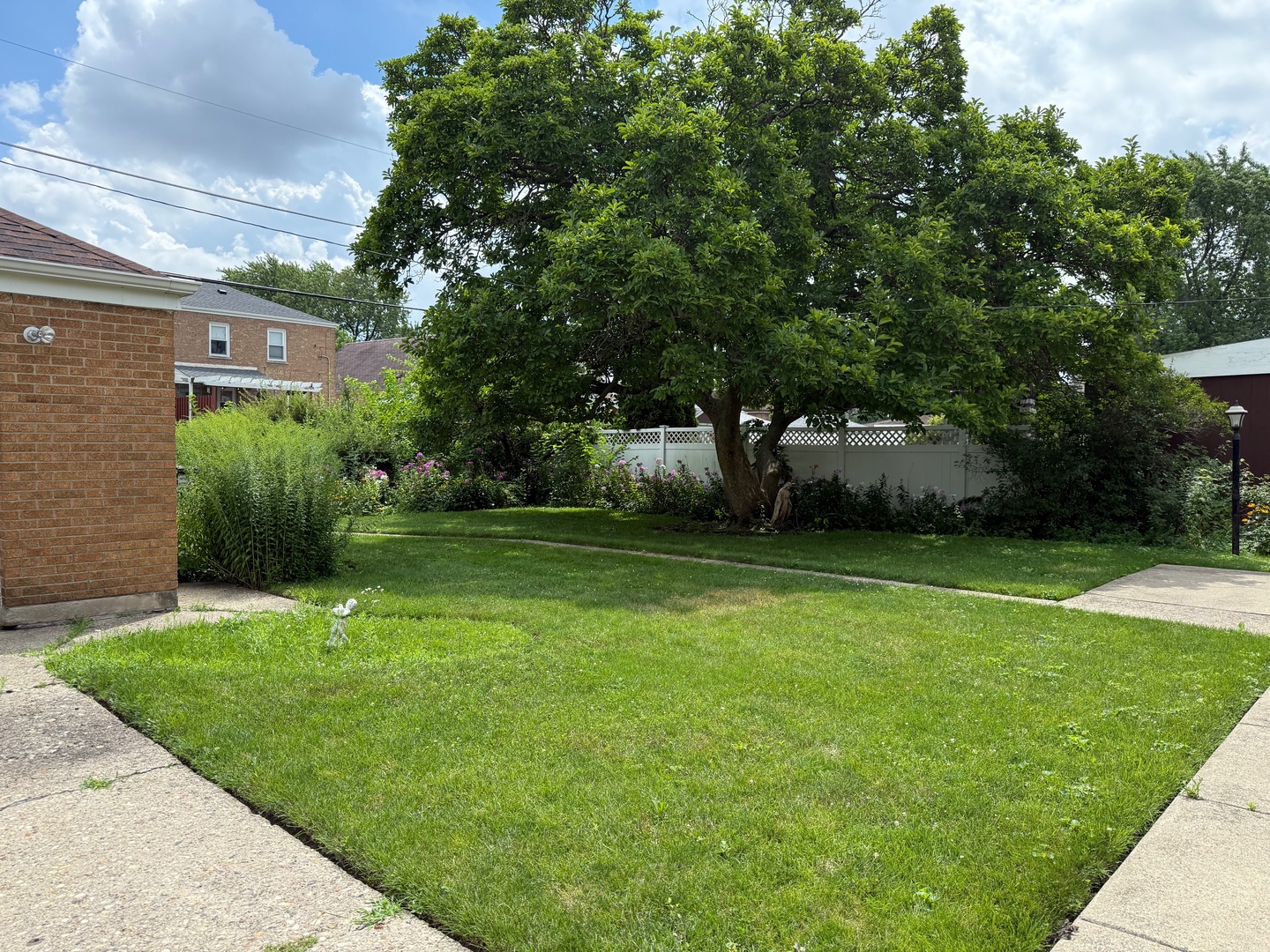 1627 N 76th Avenue