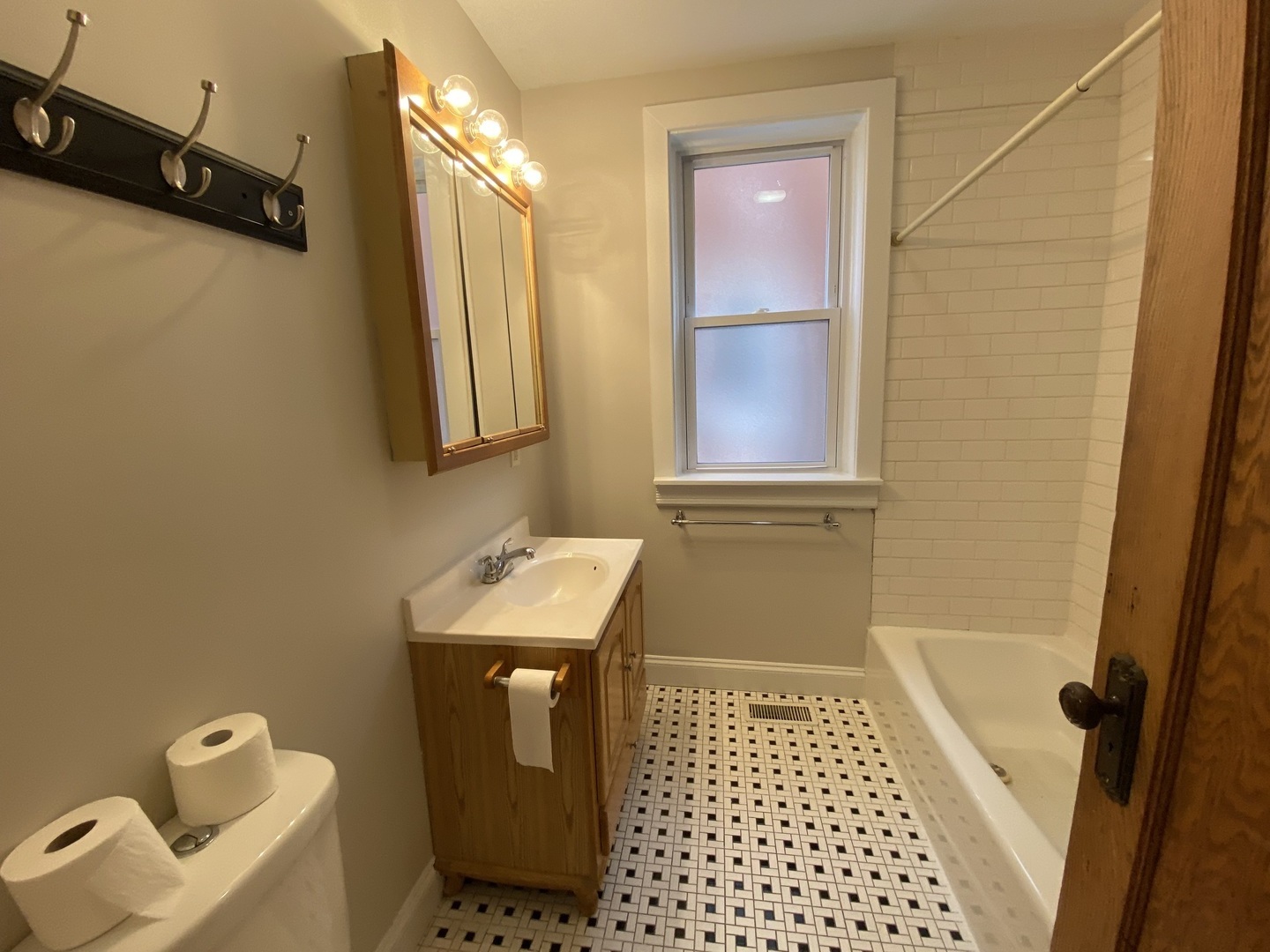 322 S Oak Park Avenue Unit: 1