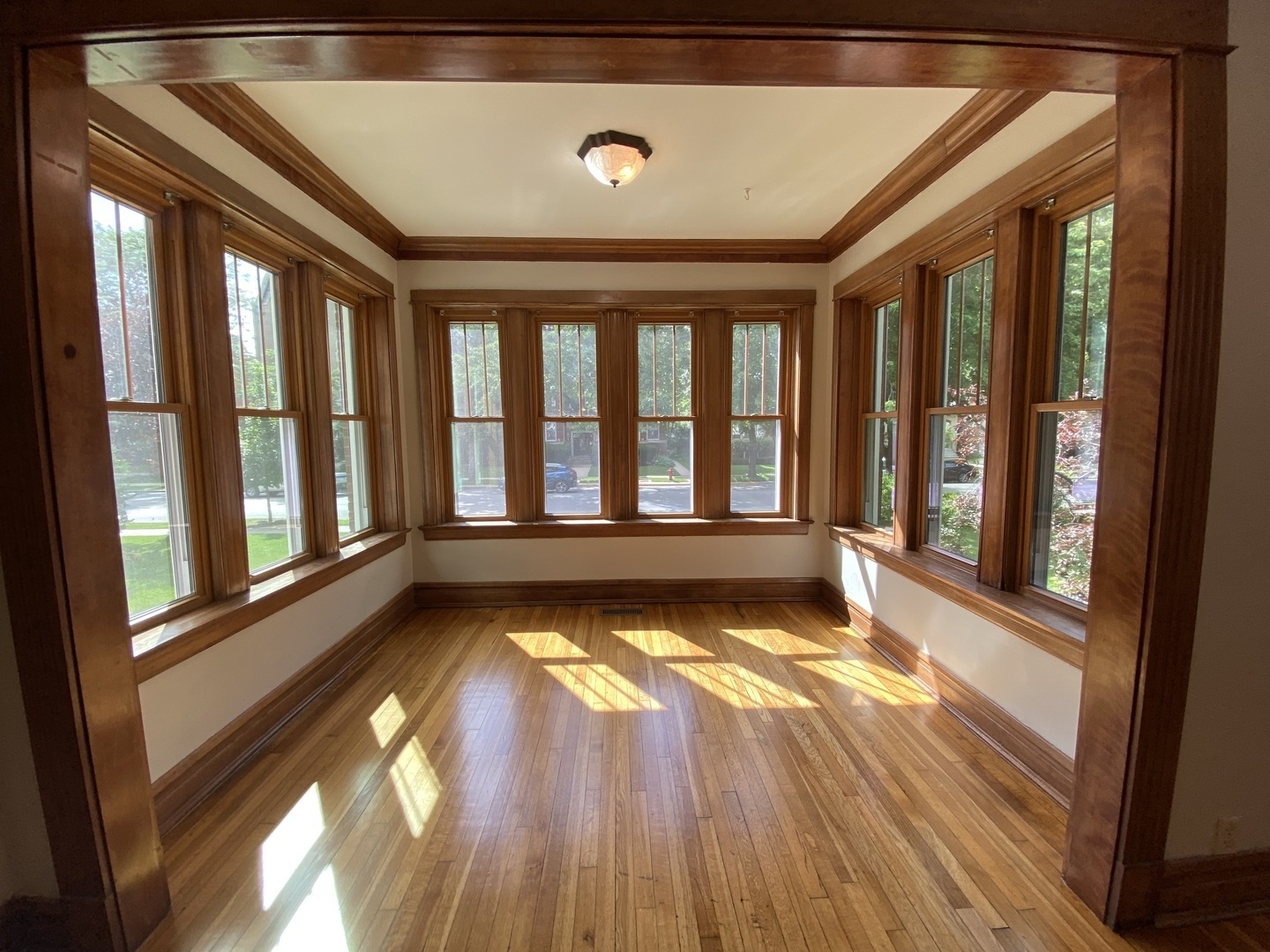 322 S Oak Park Avenue Unit: 1