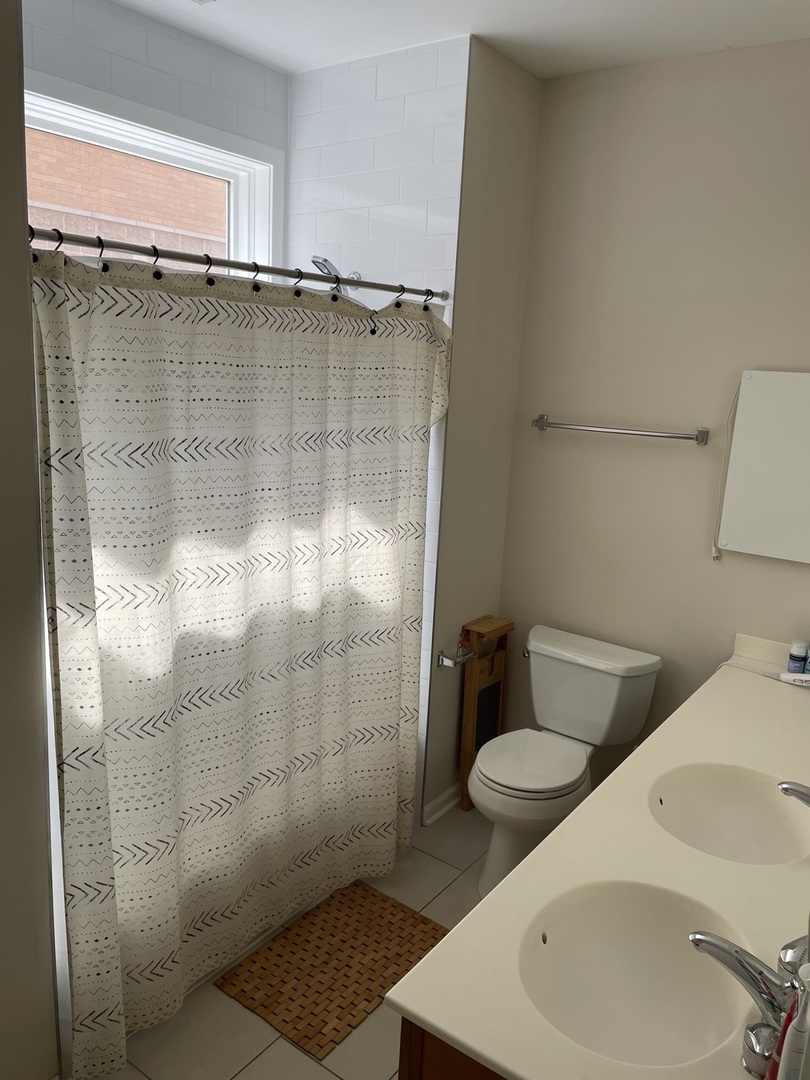915 S Oak PArk Avenue Unit: 1A