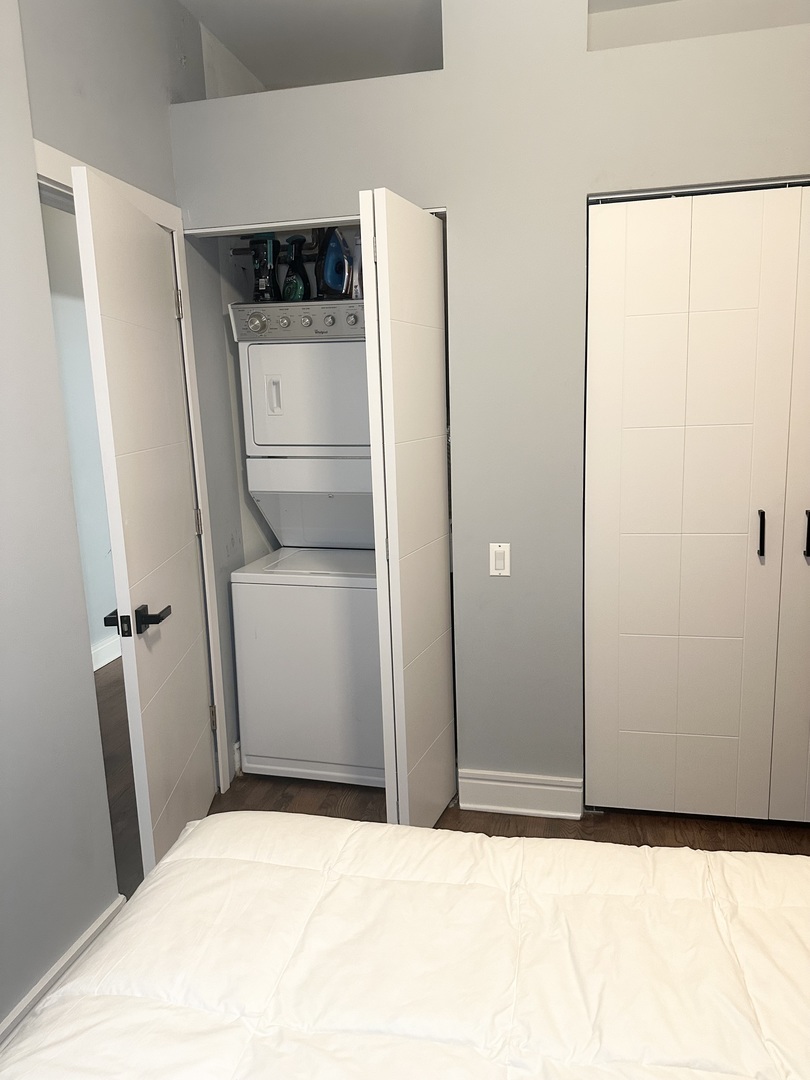 212 W Washington Street Unit: 1002