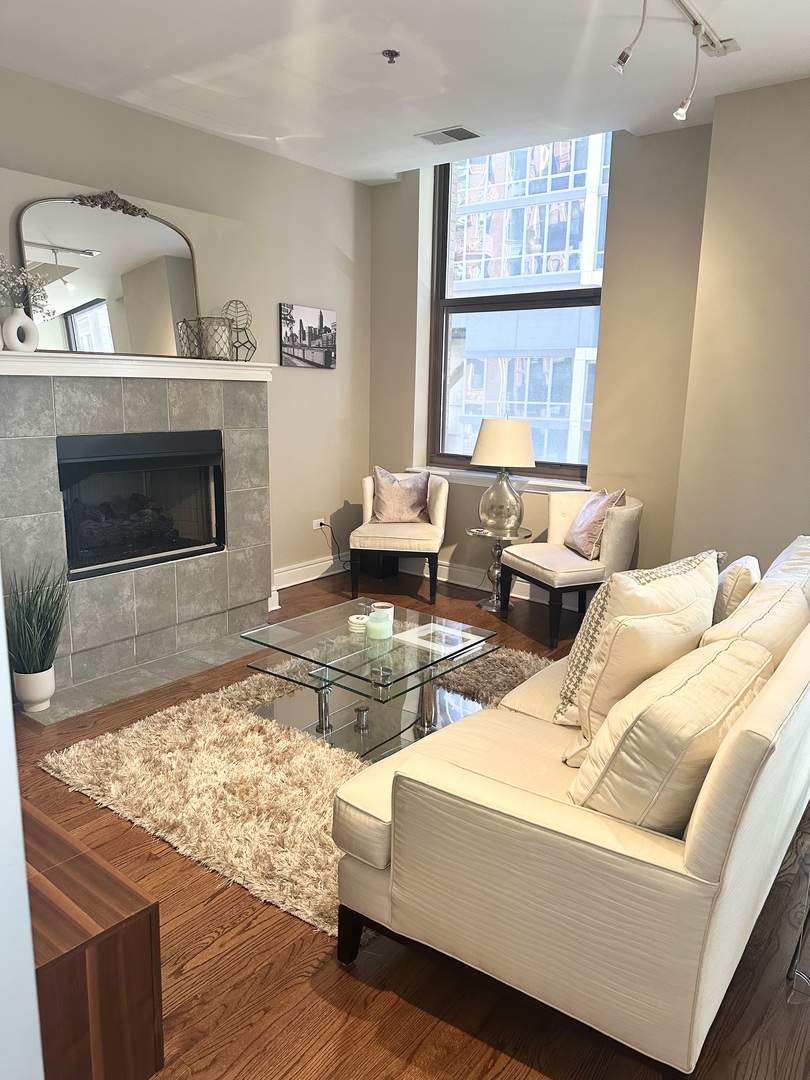 212 W Washington Street Unit: 1002